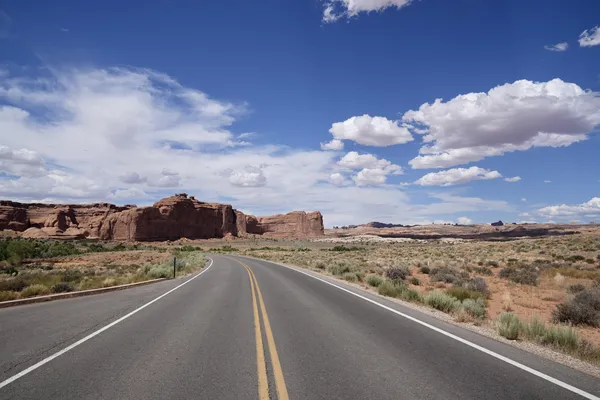 Utah highway leading to red rocks
